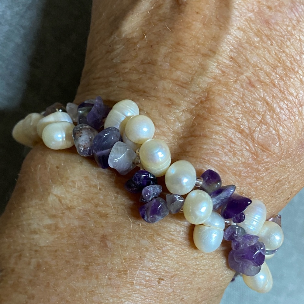 Elegant Pearl and Amethyst Bracelet
